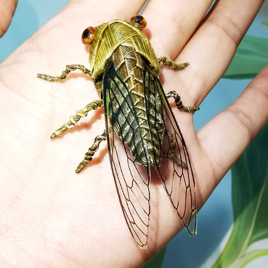 Handwoven Palm Leaf Cicada – Traditional Chinese Folk Craft