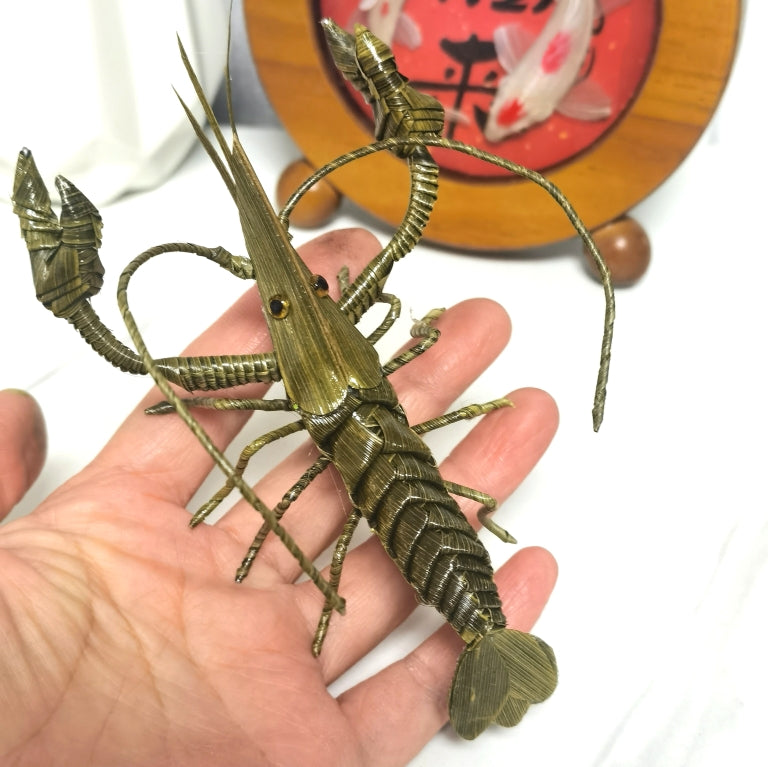 Handwoven Straw Crayfish – Traditional Chinese Palm Leaf Folk Craft