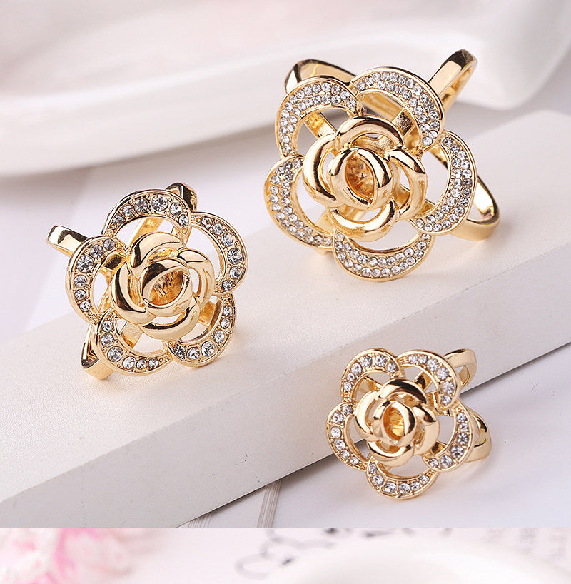 Vintage Rhinestone Floral Scarf Clip – Elegant Gold Tone (Small / Large)