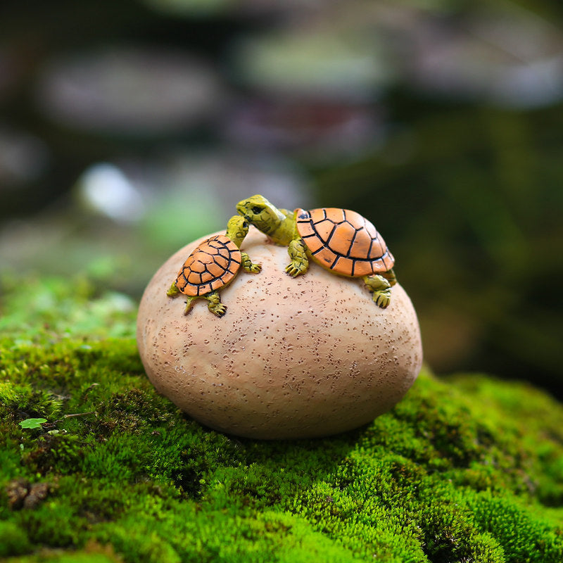 Mini Turtle on Rock Figurine – Resin Micro Landscape Decor for Desk, Shelf & Plant Displays