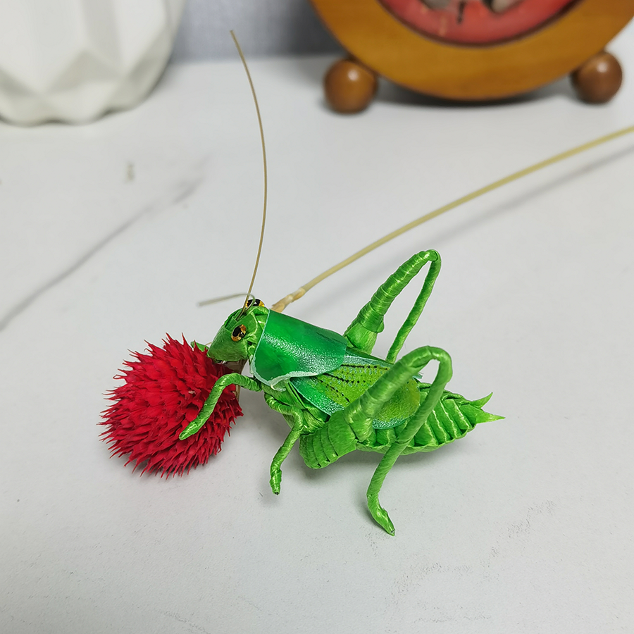 Handwoven Palm Leaf Cricket (Katydid) – Traditional Folk Insect Art, Nature-Inspired Handmade Decor
