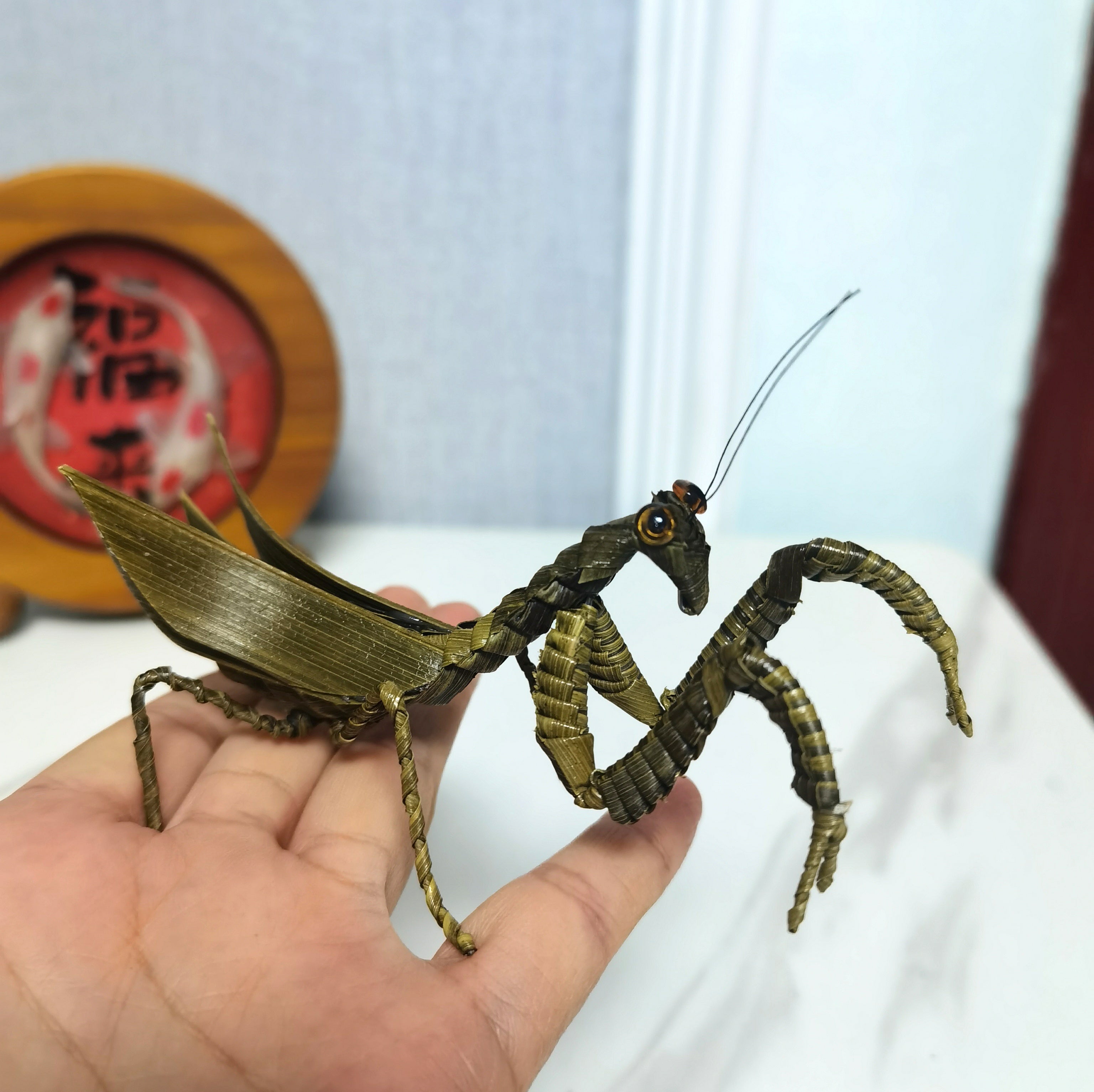 Handwoven Straw Praying Mantis – Traditional Chinese Folk Craft