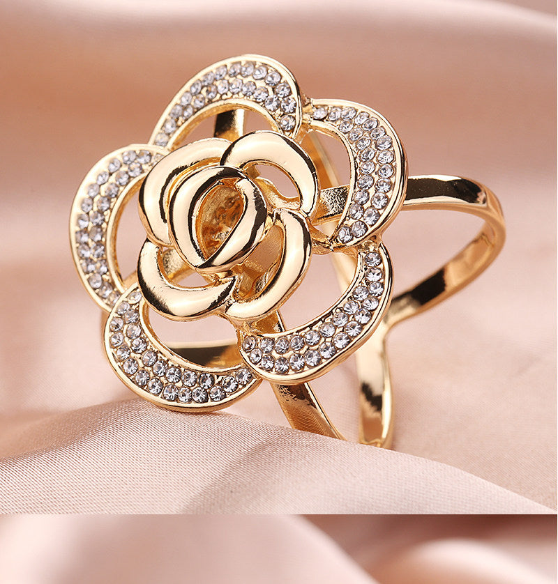 Vintage Rhinestone Floral Scarf Clip – Elegant Gold Tone (Small / Large)