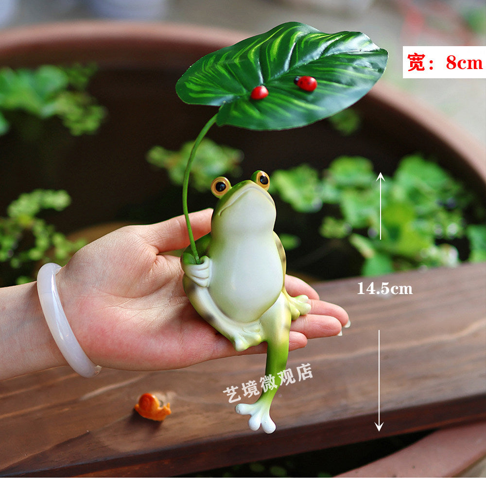 Mini Frog Figurine with Leaf Umbrella – Micro Landscape Garden Decor