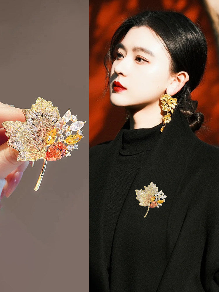 Golden Maple Leaf Crystal Brooch – Elegant Autumn Leaf Pin with Rhinestones, Luxury Statement Jewelry Gift