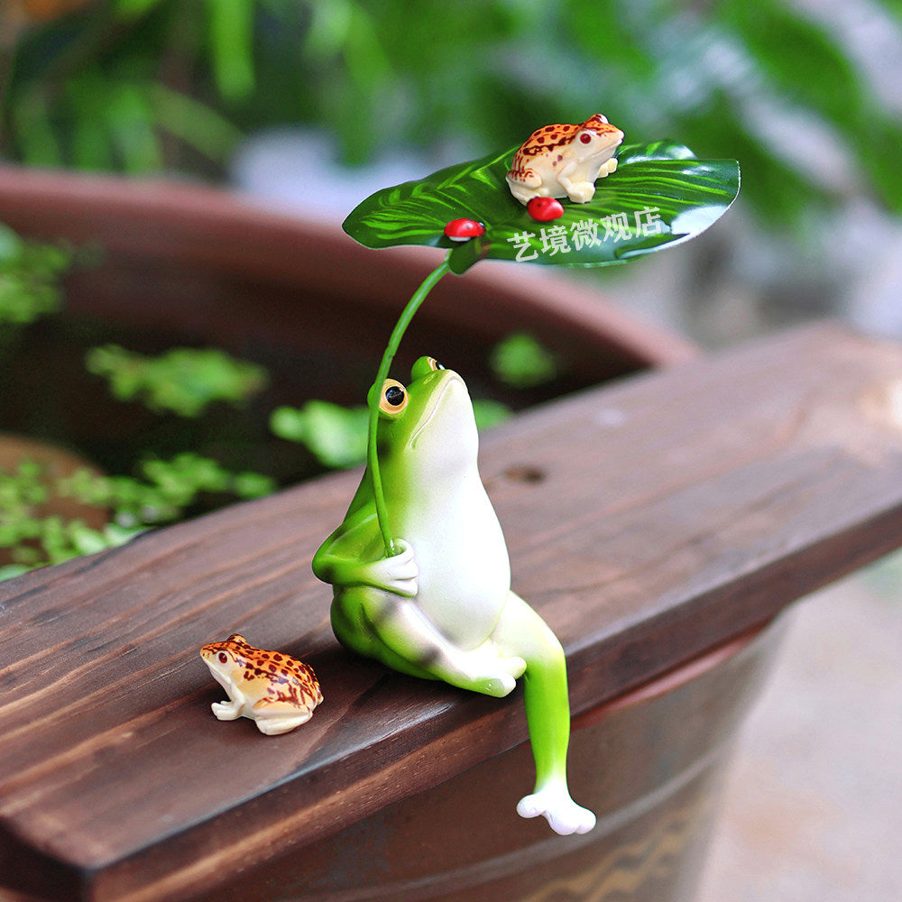 Mini Frog Figurine with Leaf Umbrella – Micro Landscape Garden Decor