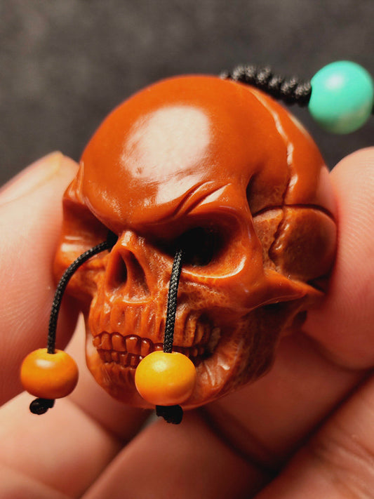 💀 Hand-Carved Skull Nut Sculpture – Miniature Micro Carving