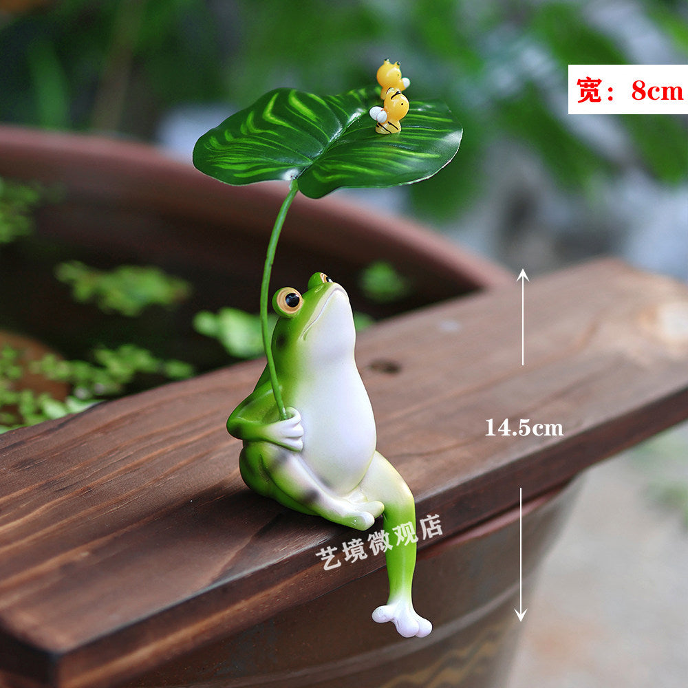 Mini Frog Figurine with Leaf Umbrella – Micro Landscape Garden Decor