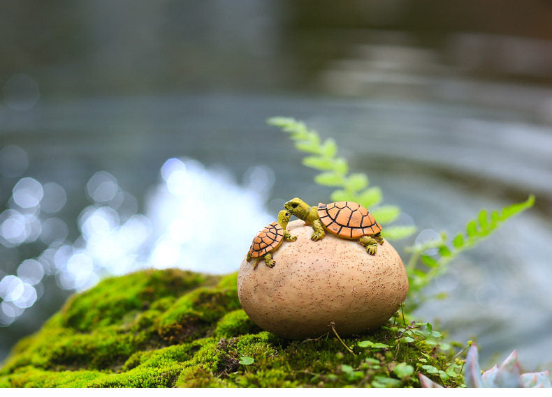 Mini Turtle on Rock Figurine – Resin Micro Landscape Decor for Desk, Shelf & Plant Displays