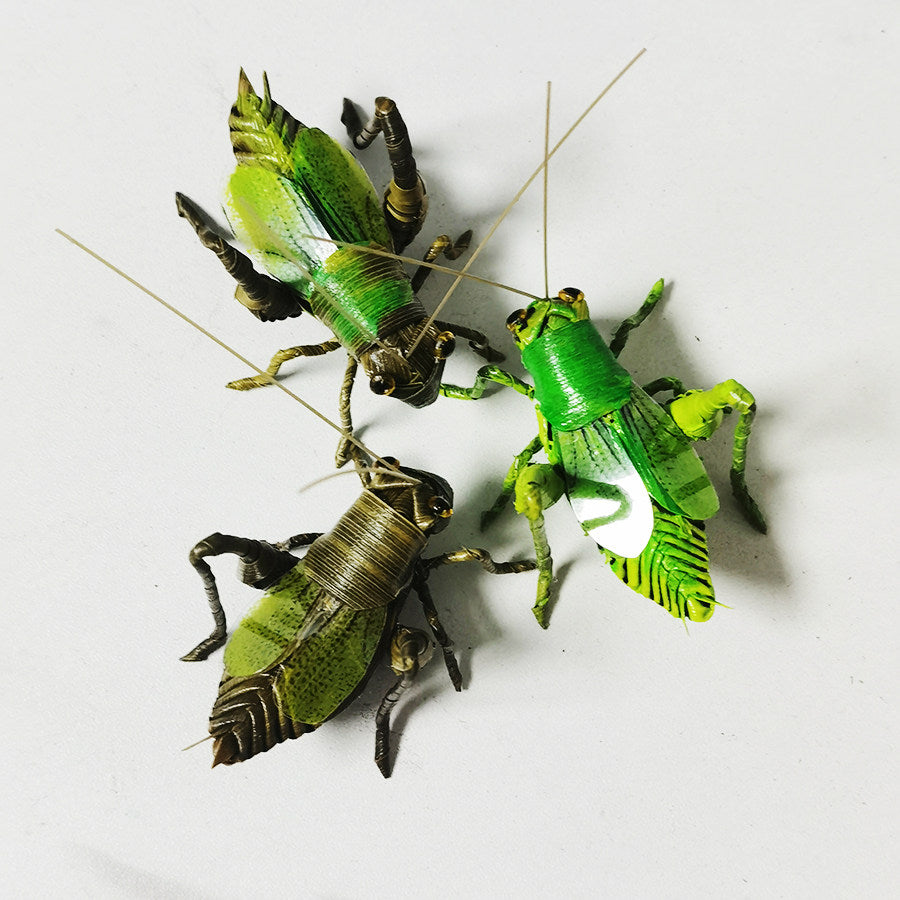 Handwoven Palm Leaf Cricket (Katydid) – Traditional Folk Insect Art, Nature-Inspired Handmade Decor