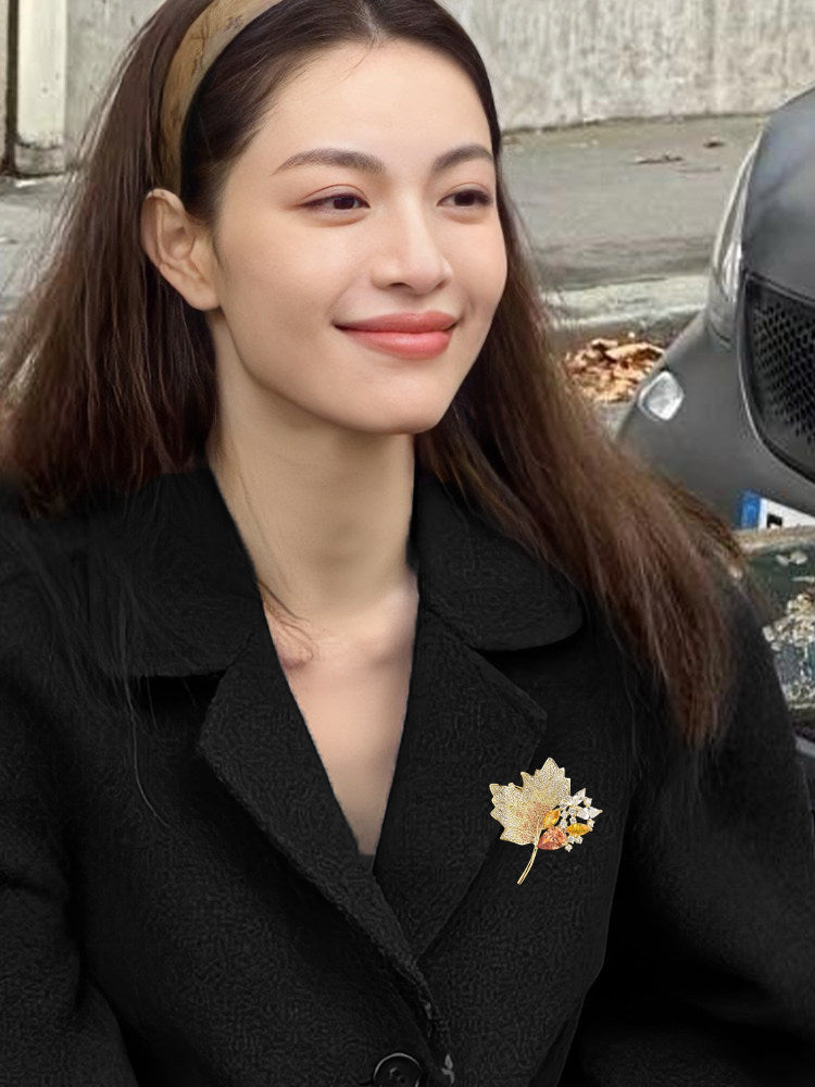 Golden Maple Leaf Crystal Brooch – Elegant Autumn Leaf Pin with Rhinestones, Luxury Statement Jewelry Gift