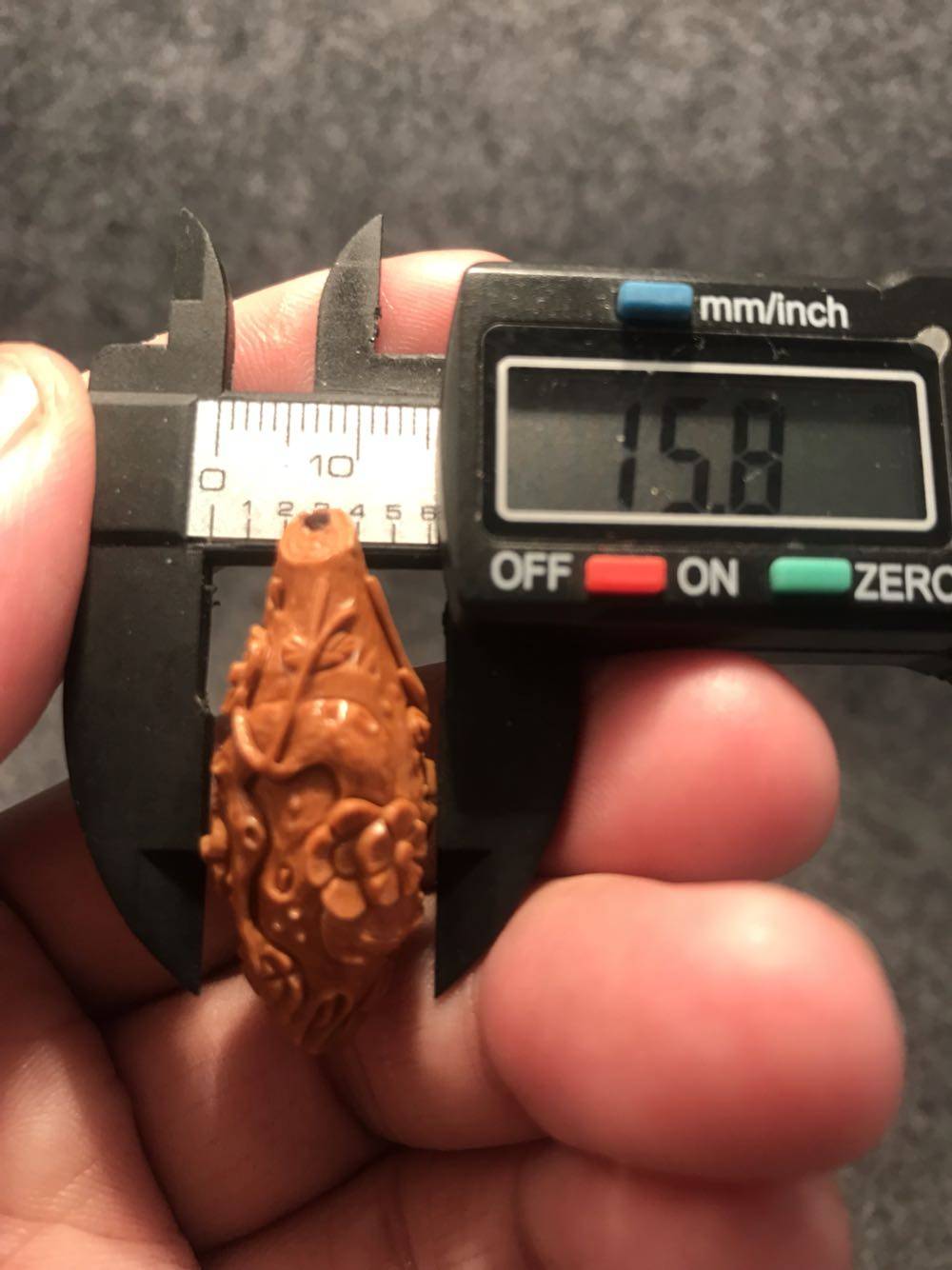 🐉 Hand-Carved Dragon Nut Sculpture – Miniature Micro Carving