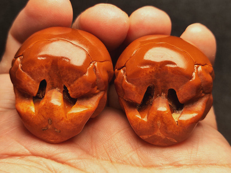 💀 Hand-Carved Skull Nut Sculpture – Miniature Micro Carving