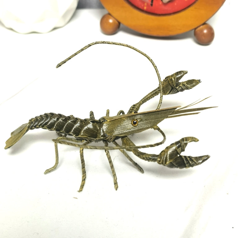 Handwoven Straw Crayfish – Traditional Chinese Palm Leaf Folk Craft