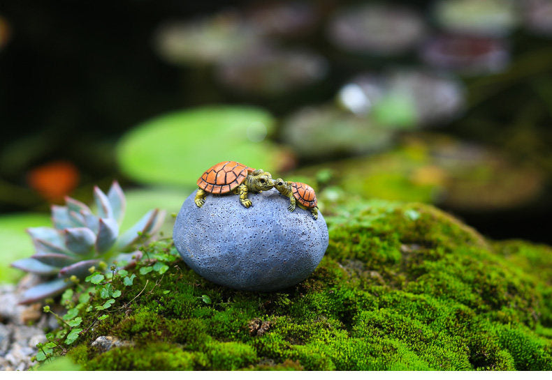 Mini Turtle on Rock Figurine – Resin Micro Landscape Decor for Desk, Shelf & Plant Displays