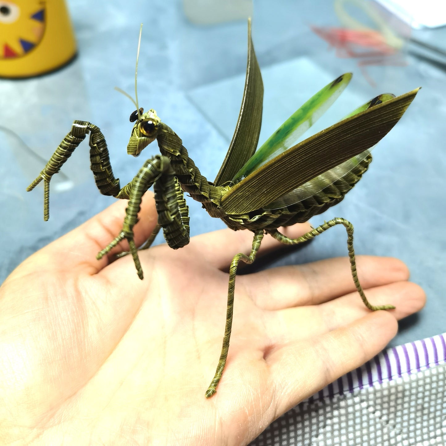 Handwoven Straw Praying Mantis – Traditional Chinese Folk Craft