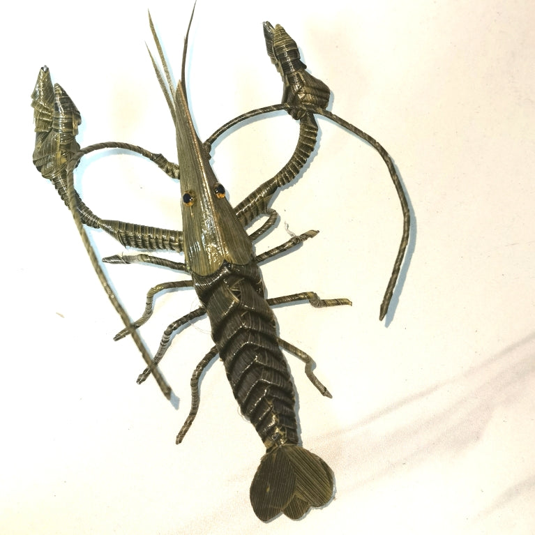 Handwoven Straw Crayfish – Traditional Chinese Palm Leaf Folk Craft