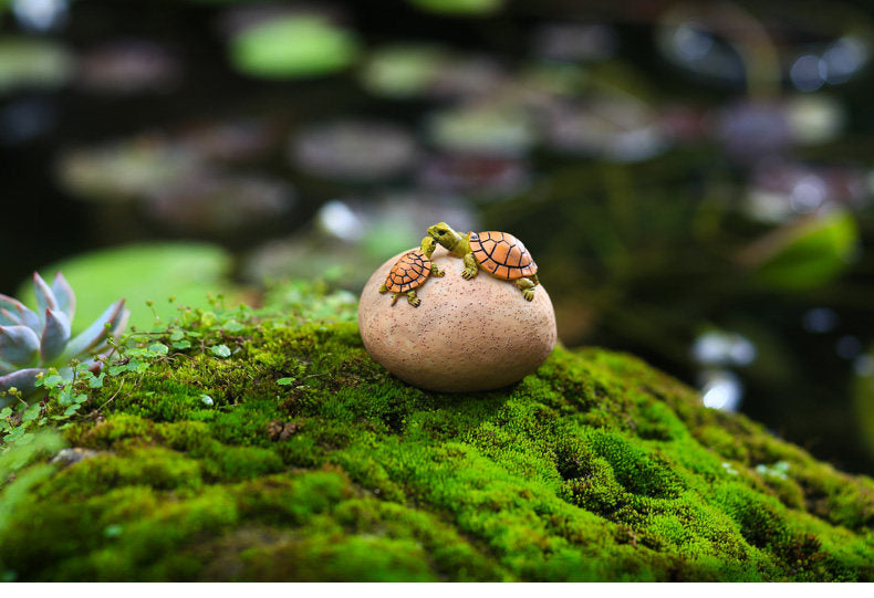 Mini Turtle on Rock Figurine – Resin Micro Landscape Decor for Desk, Shelf & Plant Displays