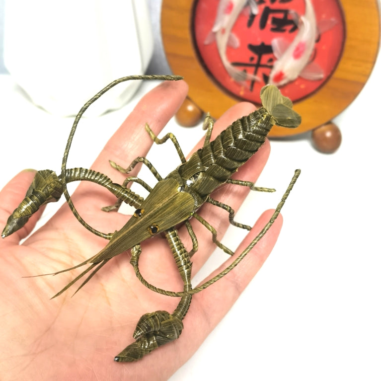 Handwoven Straw Crayfish – Traditional Chinese Palm Leaf Folk Craft