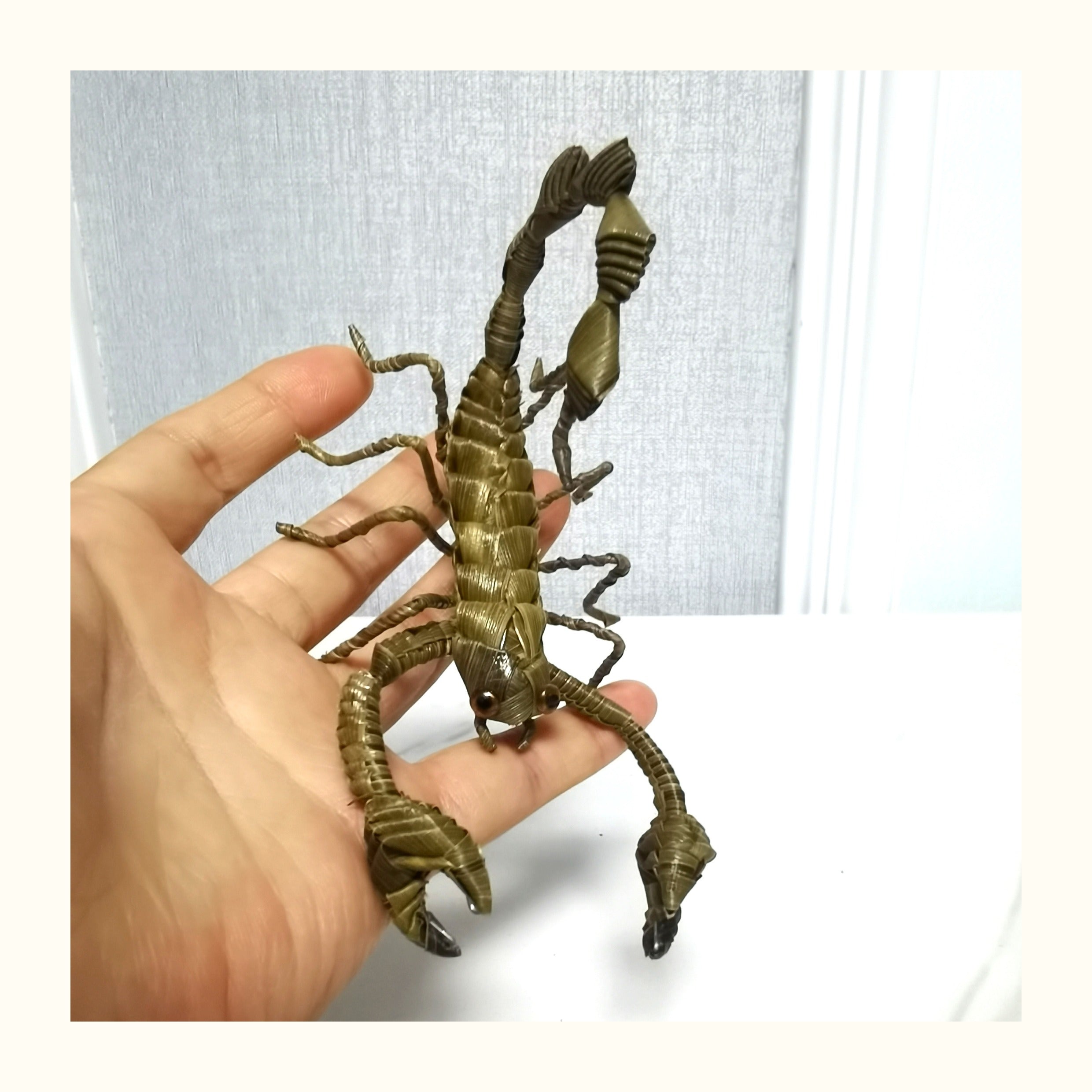 Handwoven Straw Scorpion – Traditional Chinese Folk Craft